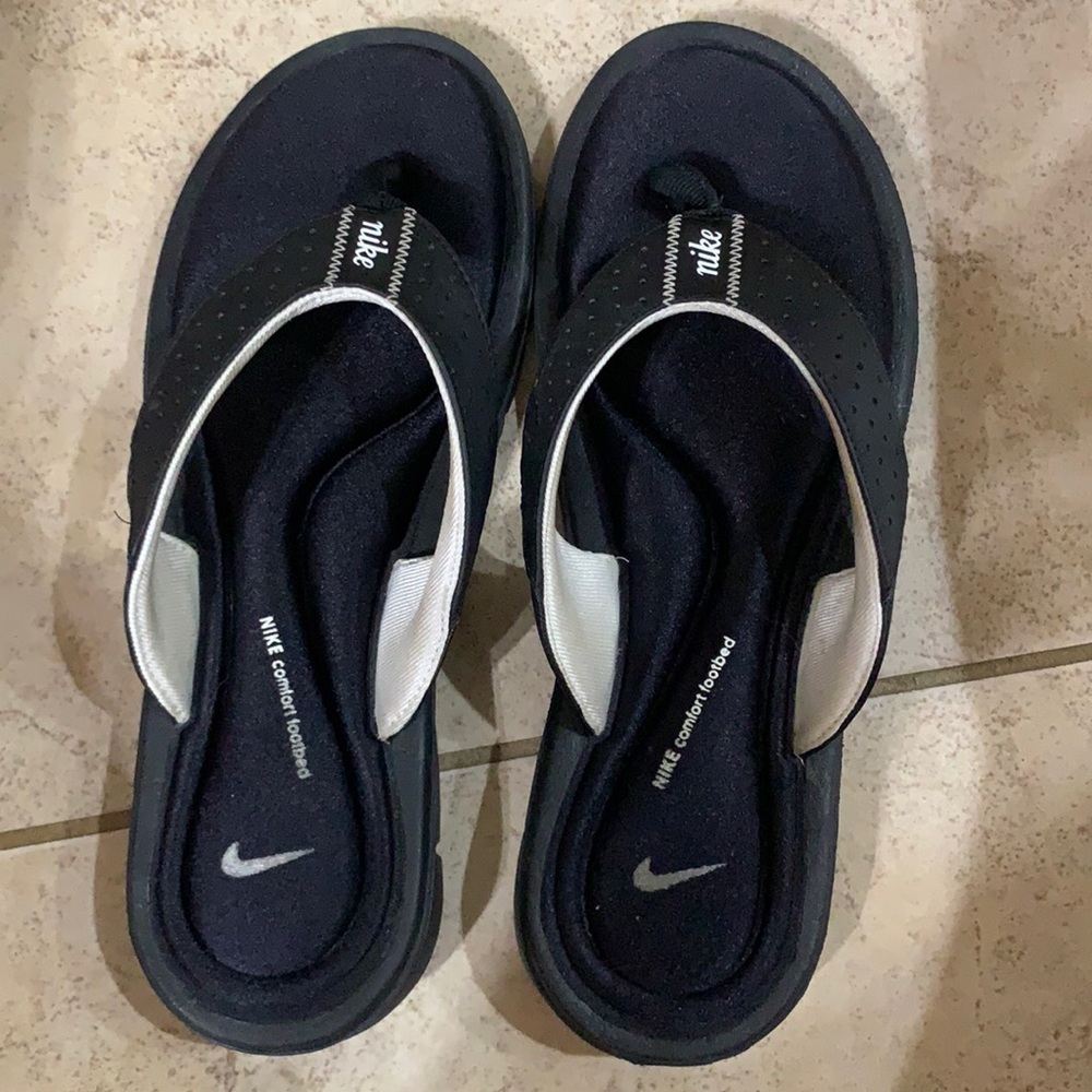 nike flip flops